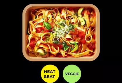 Gesunde und frische Bagels, Gerichte, Salate, Snacks, Wraps und Getränke aus einem Automaten: Bandnudeln | Pesto